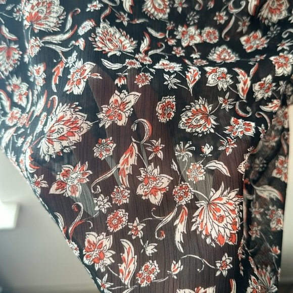 Vince Camuto Flutter Sleeve Henley blouse - Picture 5 of 5